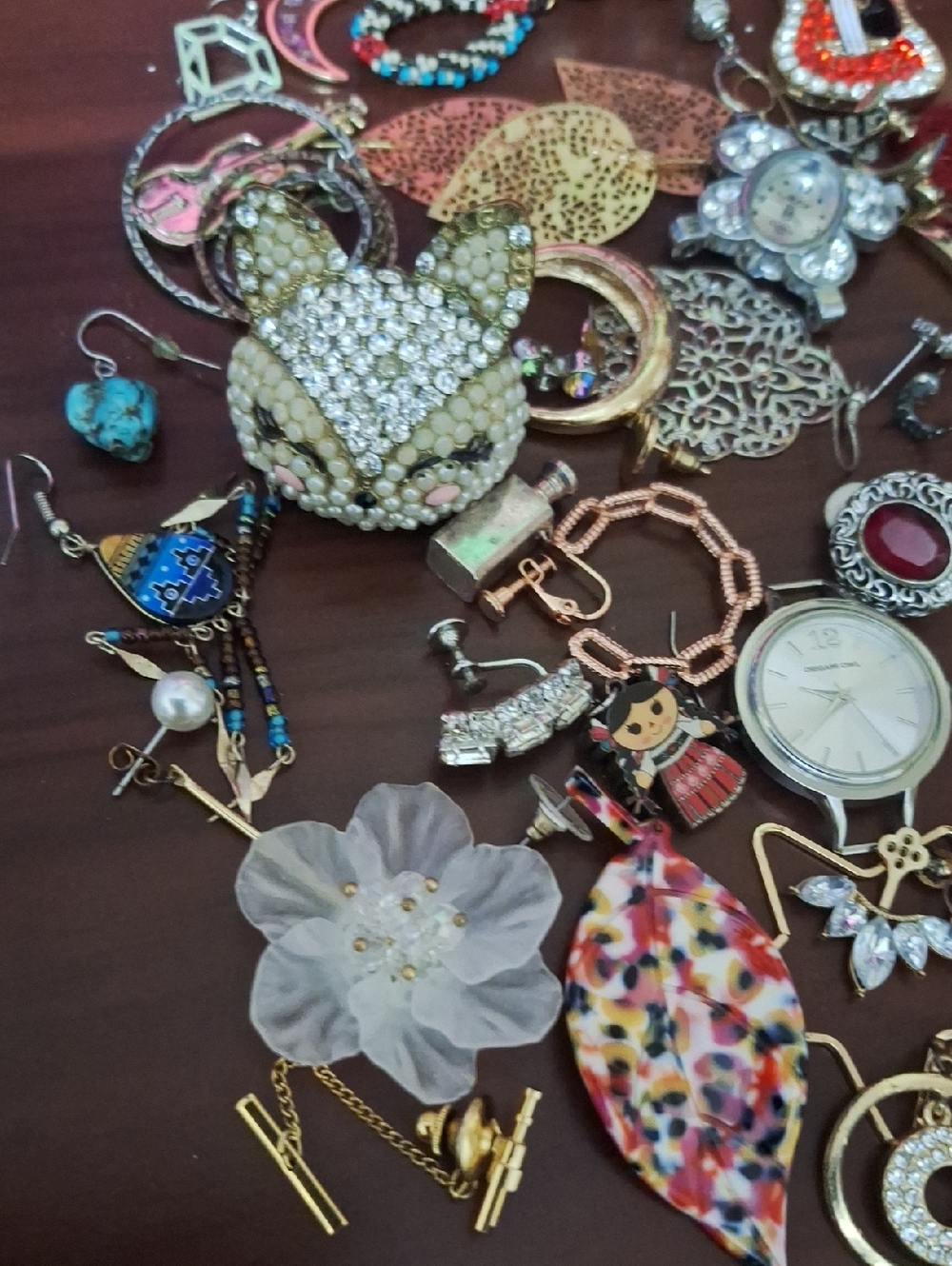 Mixed Women's Jewelry Set in Gold and Multicolor